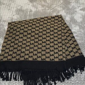 Michael Kors Shawl/Wrap Signature Color.